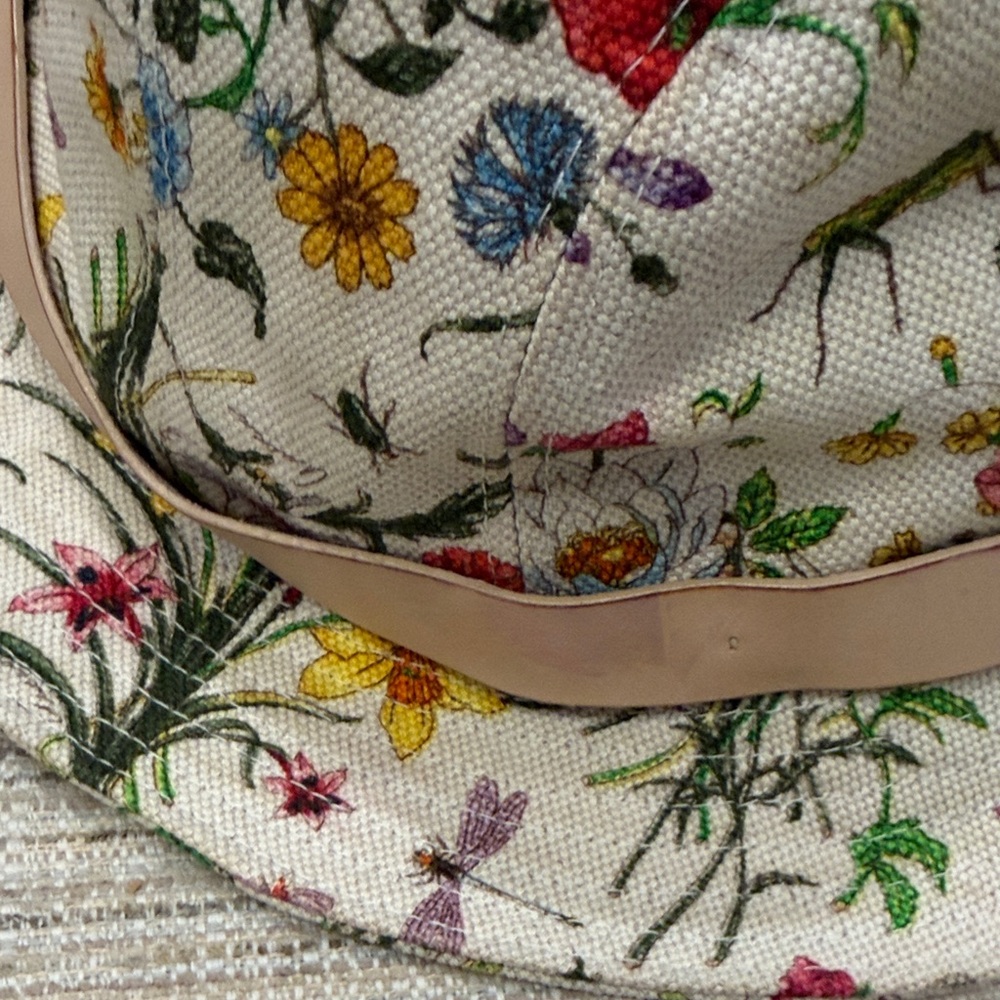 Gucci White Floral Print Bucket Hat with Beige Leather Trim - Picture 3 of 14